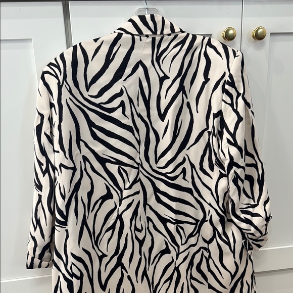 Zara Women's Zebra Blazer XXL - Picture 5 of 5